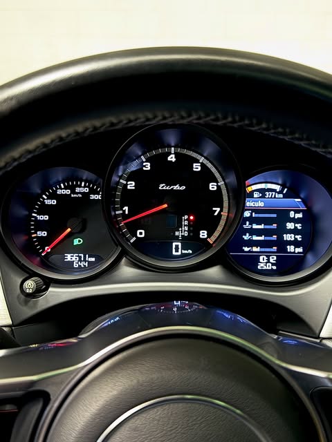 PORSCHE MACAN TURBO - Imagem 13