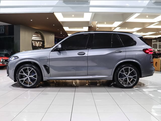 BMW X5 XDRIVE 50E M SPORT - Imagem 2
