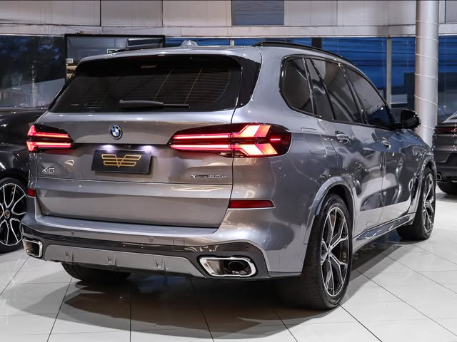 BMW X5 XDRIVE 50E M SPORT - Imagem 3