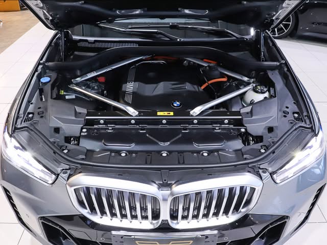 BMW X5 XDRIVE 50E M SPORT - Imagem 4