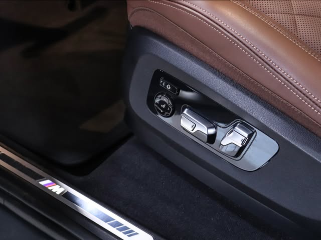 BMW X5 XDRIVE 50E M SPORT - Imagem 9