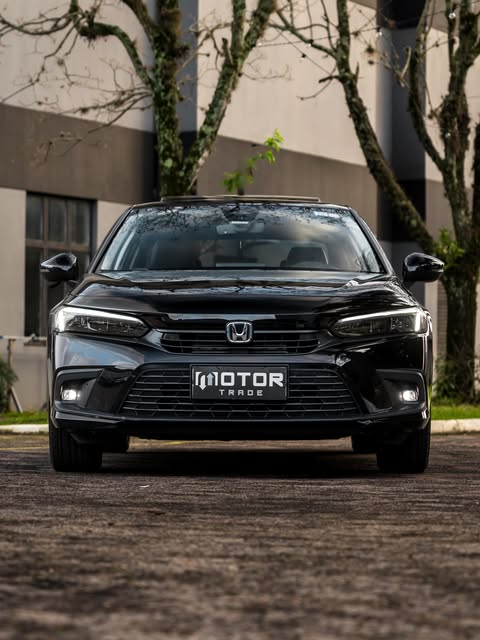 HONDA CIVIC TOURING HYBRID - Imagem 2