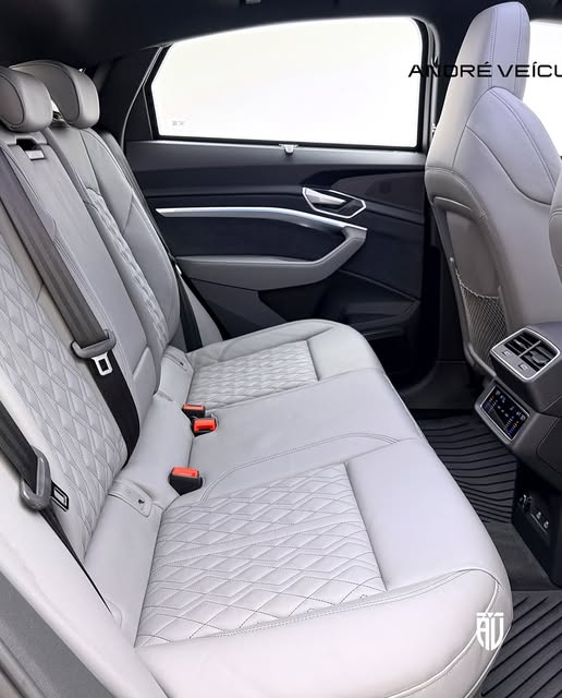 AUDI E-TRON SPORTBACK S - Imagem 12
