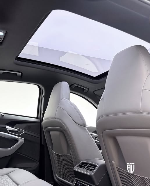 AUDI E-TRON SPORTBACK S - Imagem 14