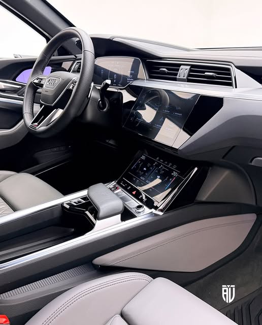 AUDI E-TRON SPORTBACK S - Imagem 8