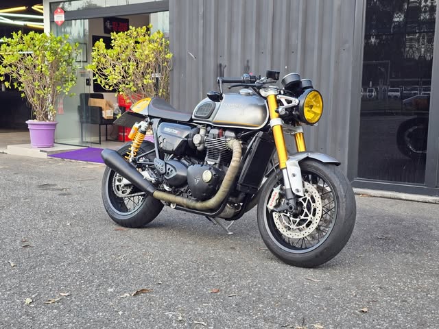 TRIUMPH THRUXTON 1200 R - Imagem 1