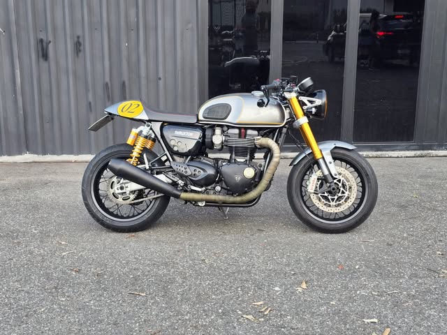 TRIUMPH THRUXTON 1200 R - Imagem 2
