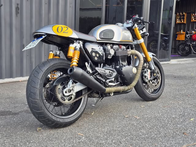 TRIUMPH THRUXTON 1200 R - Imagem 3