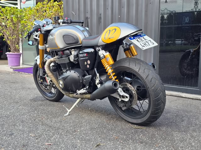 TRIUMPH THRUXTON 1200 R - Imagem 4