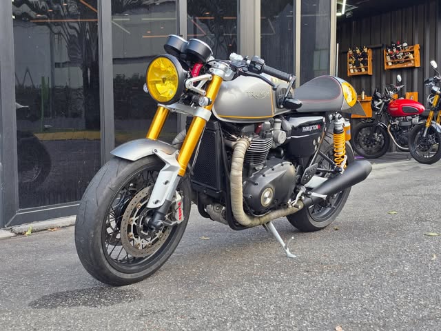 TRIUMPH THRUXTON 1200 R - Imagem 6
