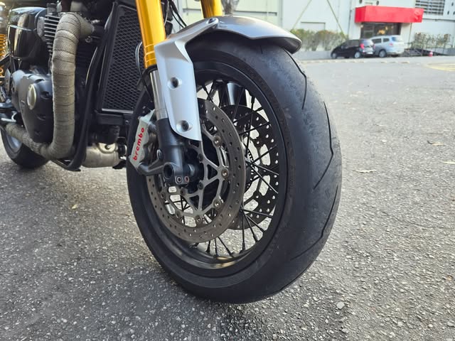 TRIUMPH THRUXTON 1200 R - Imagem 7