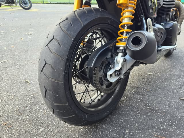 TRIUMPH THRUXTON 1200 R - Imagem 8