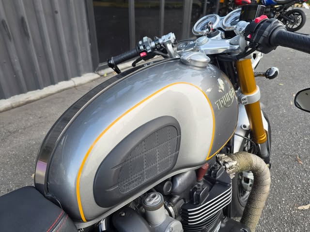 TRIUMPH THRUXTON 1200 R - Imagem 9
