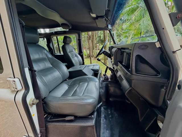 LAND ROVER DEFENDER - Imagem 6