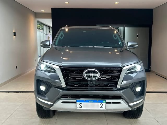 TOYOTA HILUX SRX 2.8 TURBO DIESEL 4X4 AUTOMÁTICO - Imagem 2
