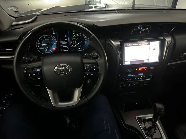 TOYOTA HILUX SRX 2.8 TURBO DIESEL 4X4 AUTOMÁTICO - Imagem 7