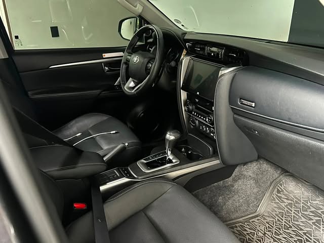 TOYOTA HILUX SRX 2.8 TURBO DIESEL 4X4 AUTOMÁTICO - Imagem 9