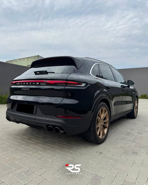 PORSCHE CAYENNE E-HYBRID - Imagem 3