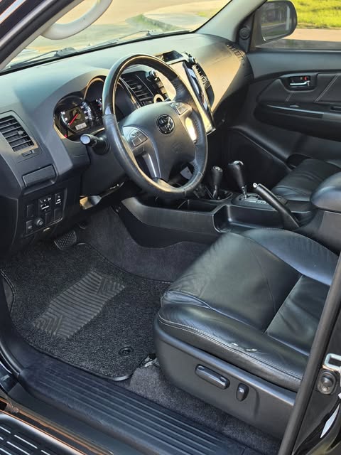 TOYOTA HILUX SRV - Imagem 17