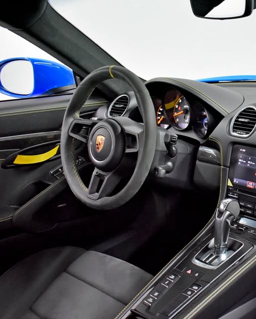 PORSCHE 718 CAYMAN GT4 - Imagem 4