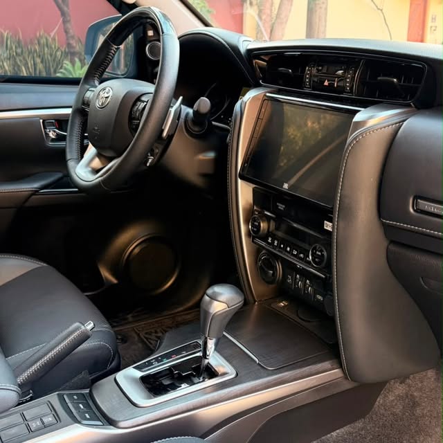 TOYOTA SW4 PLATINUM - Imagem 9