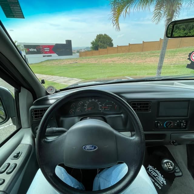FORD F-250 XLT-L - Imagem 9