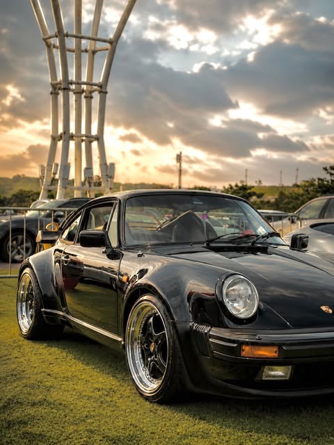 PORSCHE 911 TURBO - Imagem 3