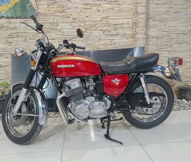 HONDA CB 750 FOUR - Imagem 1