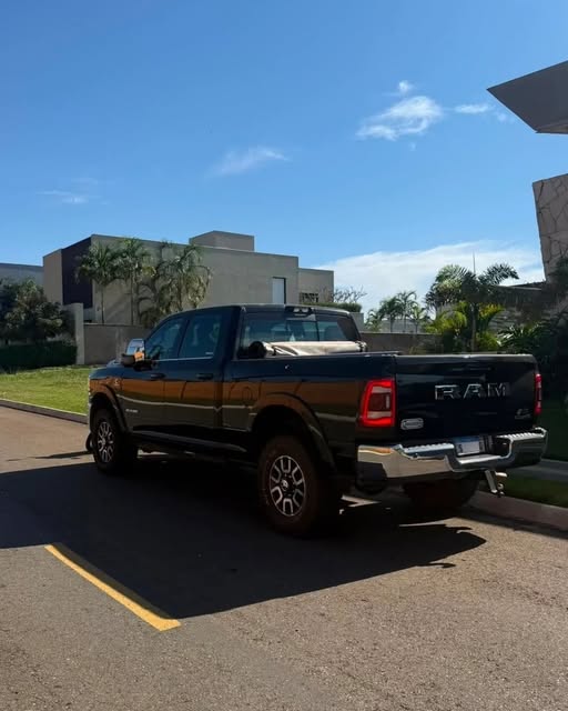 RAM 3500 LONGHORN LIMITED - Imagem 2