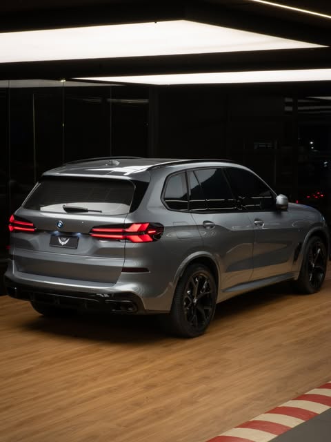 BMW X5 XDRIVE50E - Imagem 11