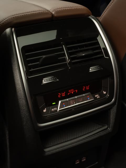 BMW X5 XDRIVE50E - Imagem 12