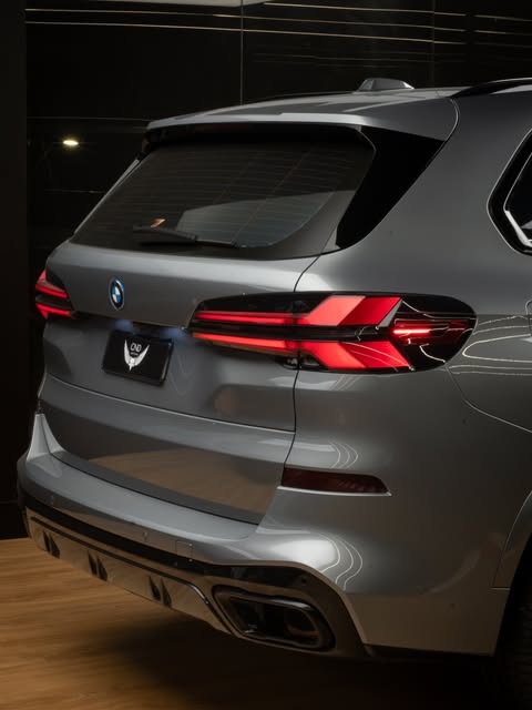 BMW X5 XDRIVE50E - Imagem 13