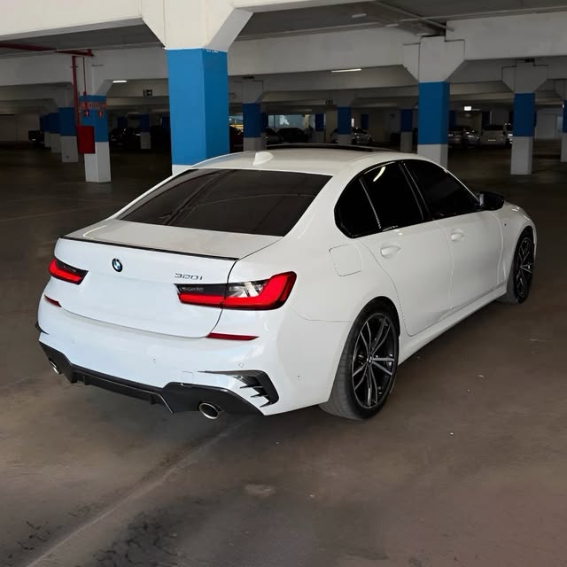 BMW 320I M SPORT - Imagem 4