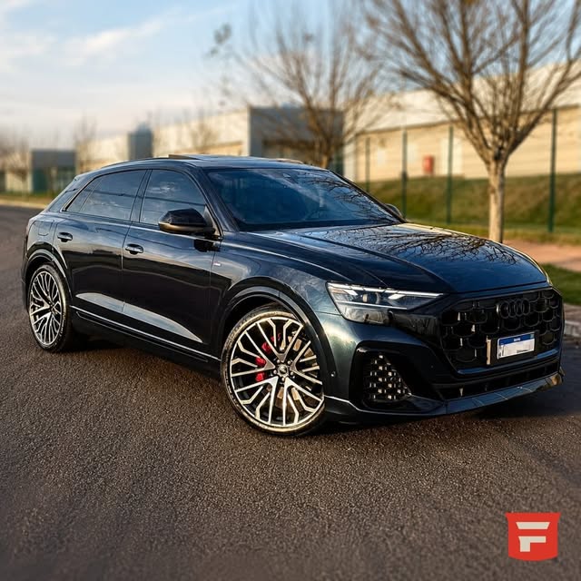 AUDI Q8 PERFORMANCE BLACK - Imagem 1
