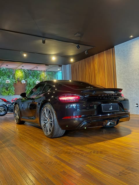 PORSCHE 718 CAYMAN 2.0 TURBO - Imagem 18