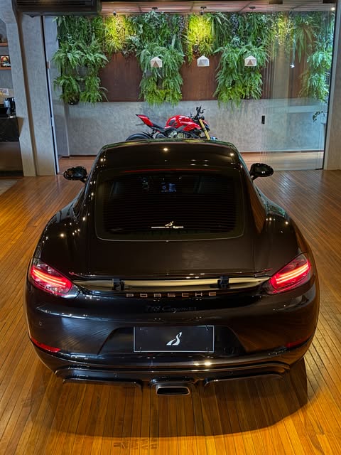 PORSCHE 718 CAYMAN 2.0 TURBO - Imagem 6