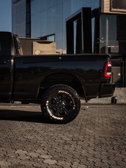 RAM 2500 LARAMIE NIGHT EDITION - Imagem 14