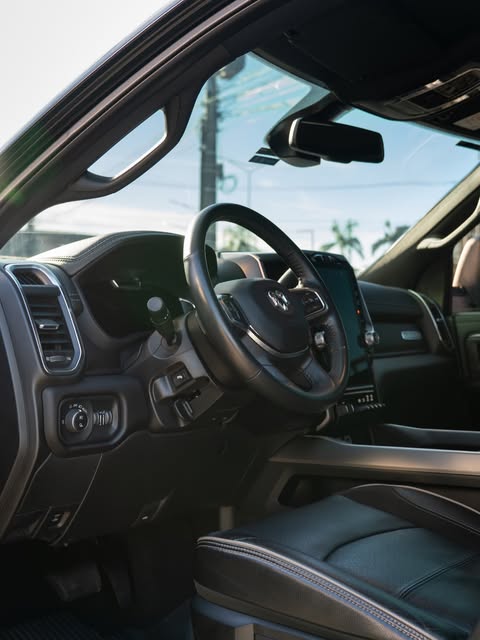 RAM 2500 LARAMIE NIGHT EDITION - Imagem 3
