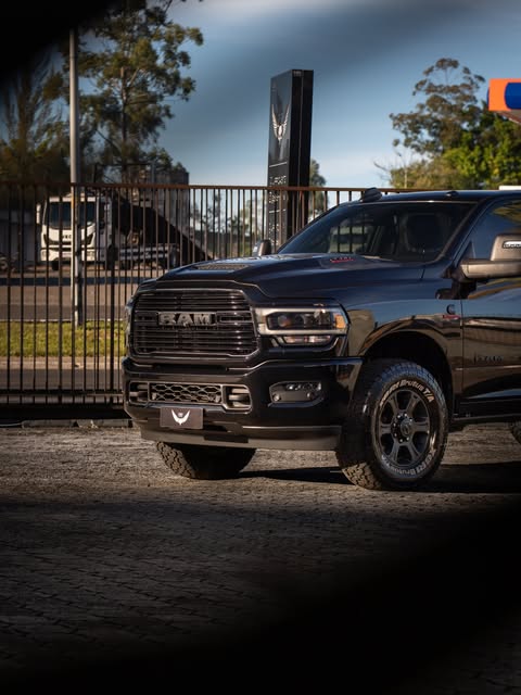 RAM 2500 LARAMIE NIGHT EDITION - Imagem 4