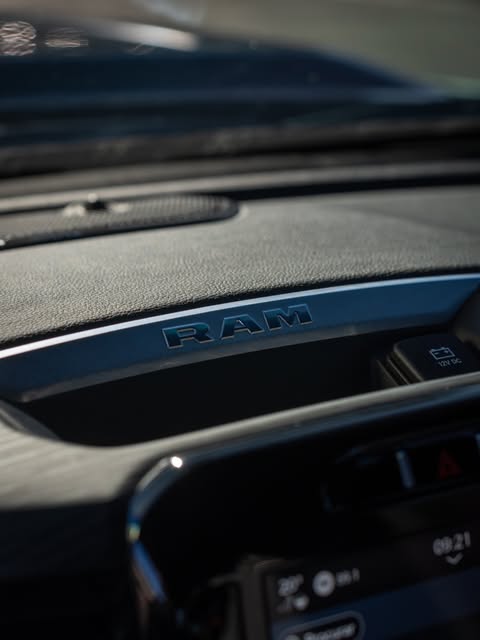 RAM 2500 LARAMIE NIGHT EDITION - Imagem 5