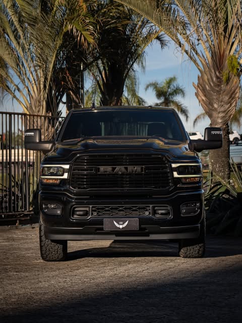 RAM 2500 LARAMIE NIGHT EDITION - Imagem 6