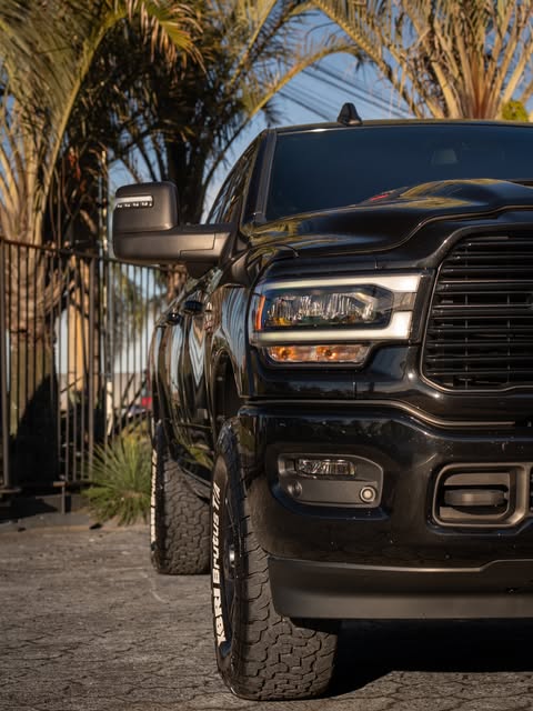 RAM 2500 LARAMIE NIGHT EDITION - Imagem 8