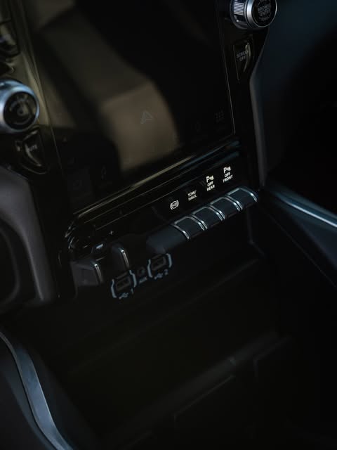 RAM 2500 LARAMIE NIGHT EDITION - Imagem 9