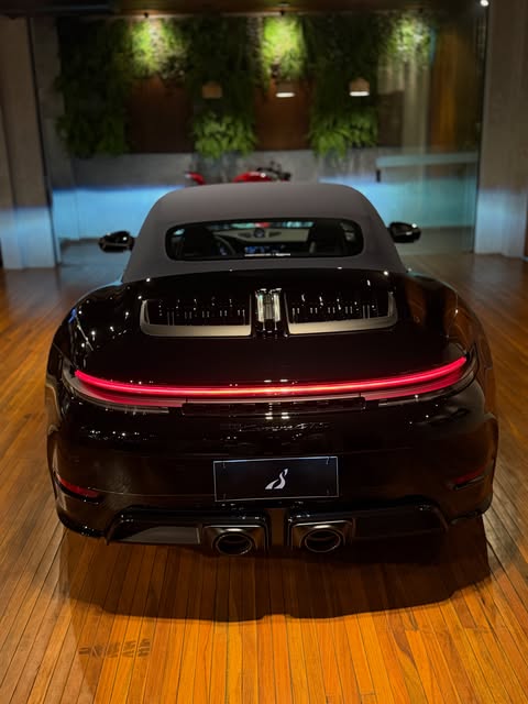 PORSCHE 911 GTS - Imagem 8