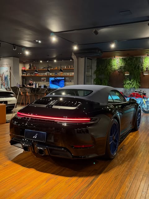 PORSCHE 911 GTS - Imagem 10