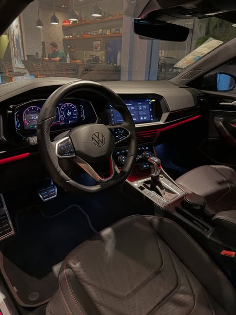 VOLKSWAGEN JETTA GLI - Imagem 11
