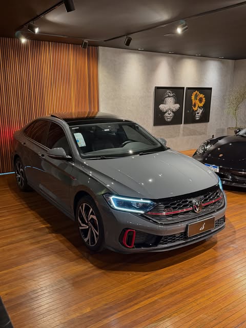 VOLKSWAGEN JETTA GLI - Imagem 12