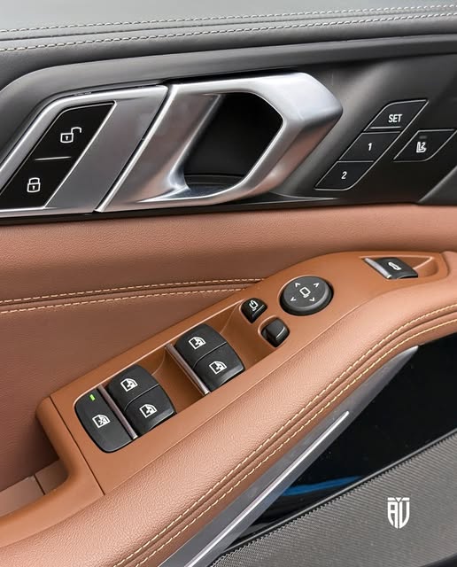 BMW X5 XDRIVE50E M SPORT - Imagem 11