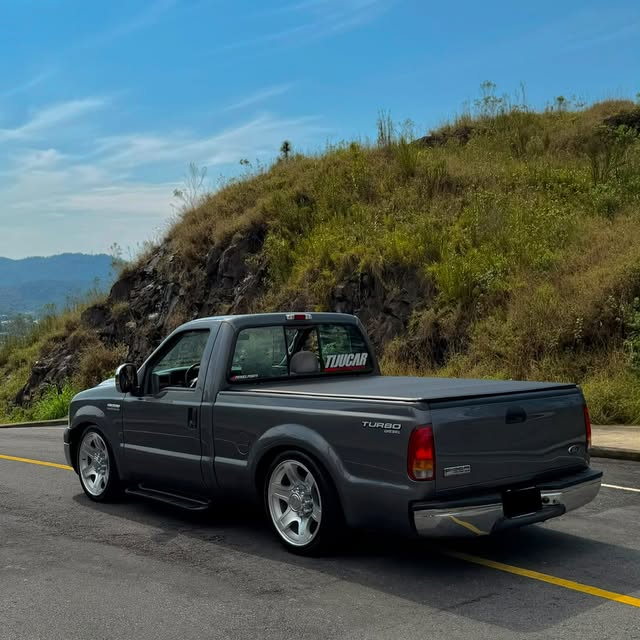 FORD F-250 XLT-L - Imagem 4