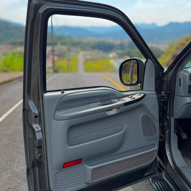 FORD F-250 XLT-L - Imagem 6